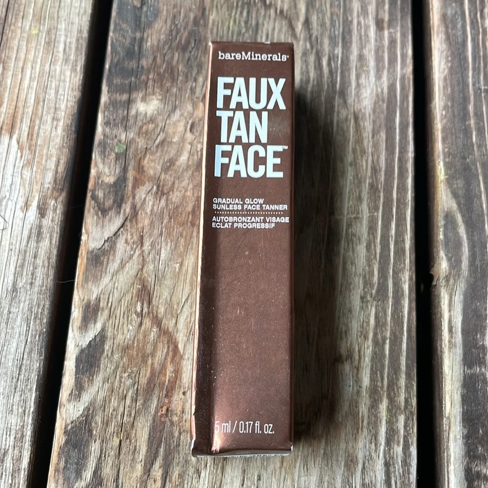 BareMinerals sample pack Faux Tan Face, Foundation & Brush & Lipglossss